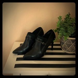 Nine West NEVER WORN size 7 Heels with Buckle